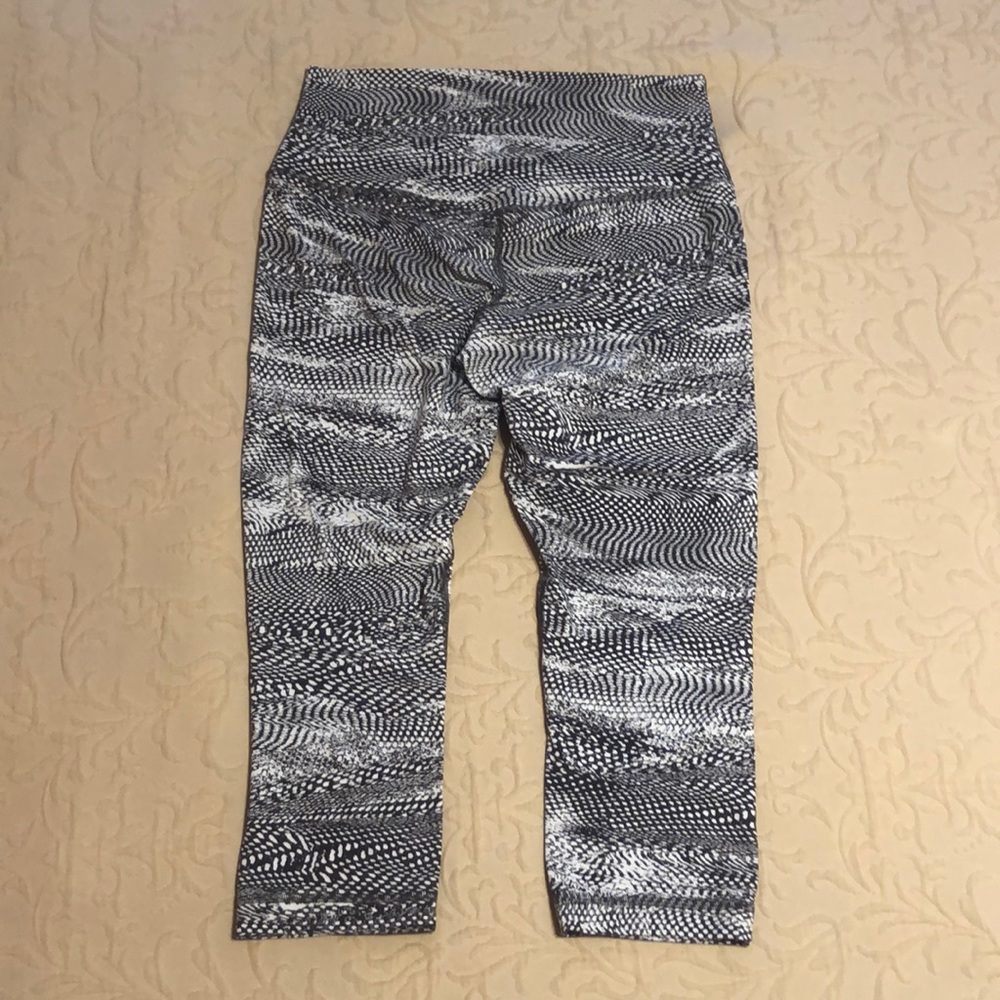 Lululemon Athletica Patterned Cropped Leggings - Picture 2 of 4